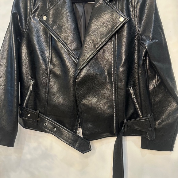 Old Navy Faux-Leather Belted Biker Jacket – Small Petite NWT - Picture 4 of 4